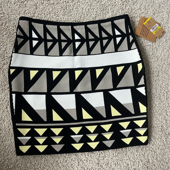 Rachel Roy Dresses & Skirts - Rachel Roy Women’s Knit Mini Skirt Size M – Geometric Print Black Gray Yellow